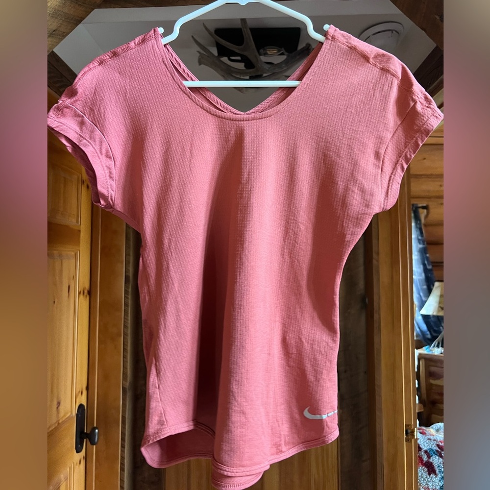 Nike Lightweight Short Sleeve Women’s top sz SM Dusty Rose
